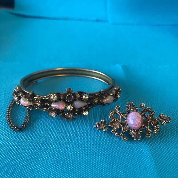 1970's Vintage Faux Opal and Yellow Goldtone Bracelet and Brooch Set - Picture 1 of 8